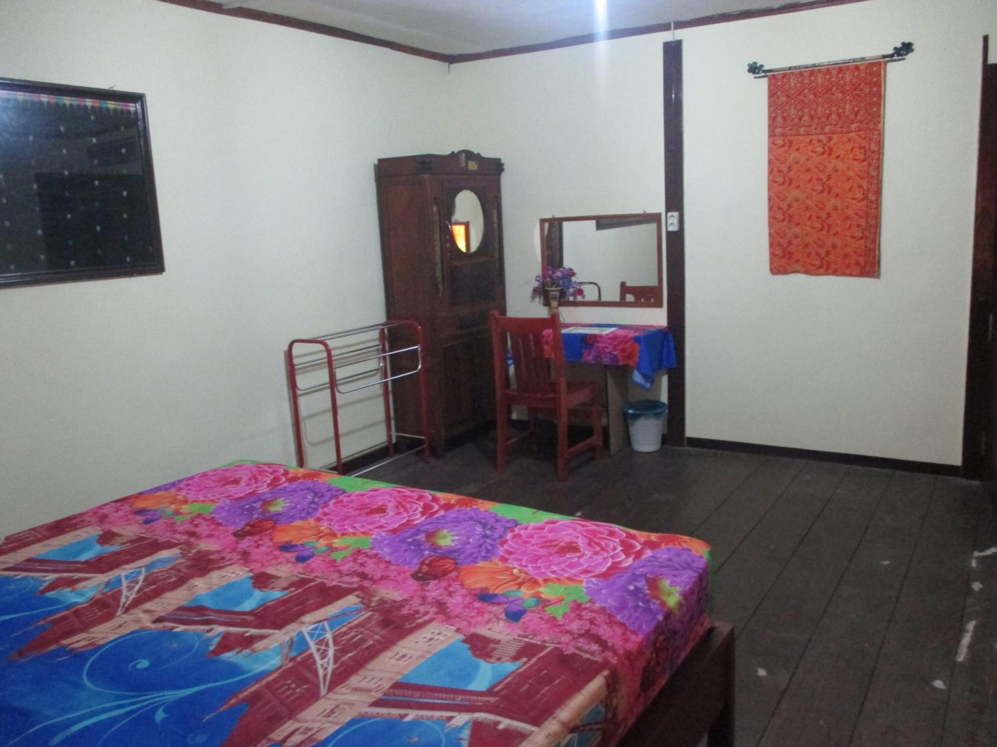 Mjr Ticketing Guest House Ruteng Zimmer foto